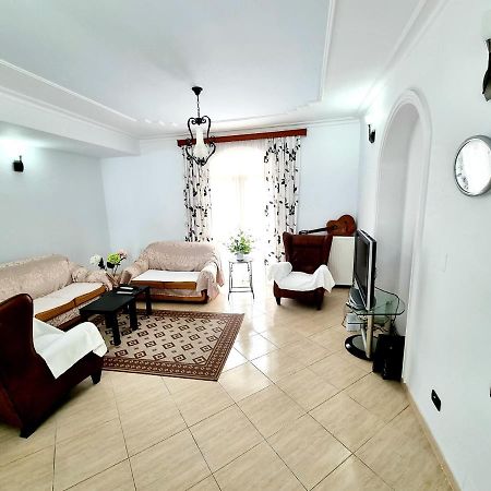 Luckyshine Hostel Vlorë Extérieur photo