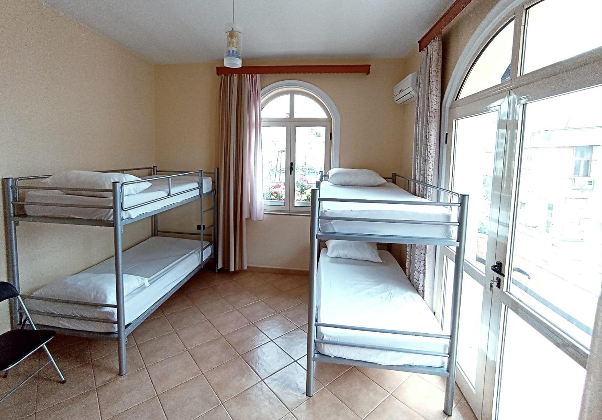 Luckyshine Hostel Vlorë Extérieur photo