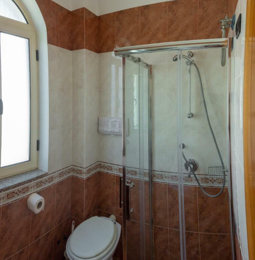 Luckyshine Hostel Vlorë Extérieur photo