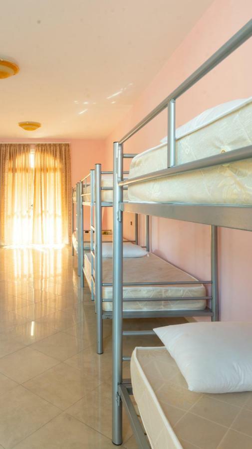 Luckyshine Hostel Vlorë Extérieur photo