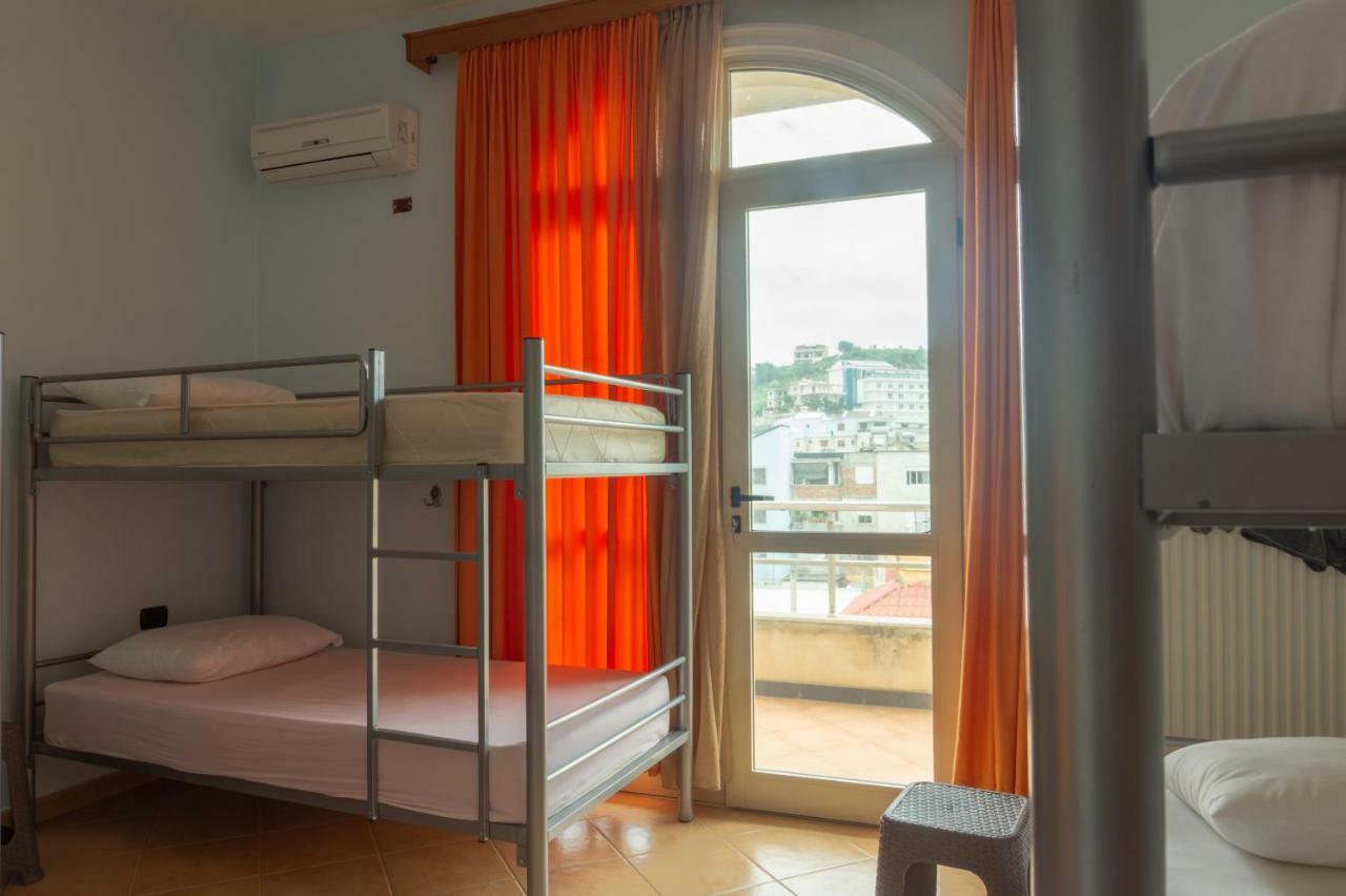 Luckyshine Hostel Vlorë Extérieur photo