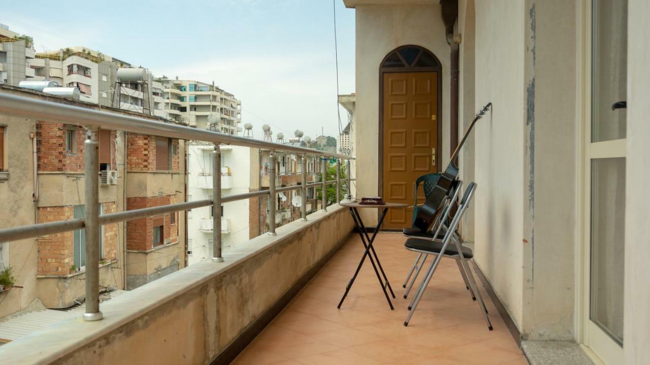 Luckyshine Hostel Vlorë Extérieur photo